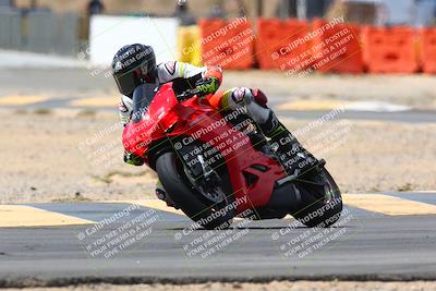 media/Apr-10-2022-SoCal Trackdays (Sun) [[f104b12566]]/Turn 2 (1135am)/